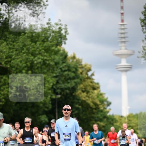 29.06.2025 - hella hamburg halbmarathon Dr. Thomas Lammeyer http://msf.ph/oto/8375789 29.06.2025 10:42:26 Kennedybrücke 1394, 1578, 1596, 1791, 1901, 2124, 3010, 3246, 3286, 3633, 3635, 3636, 3716, 3880, 4414, 4921, 5713, 5790, 5875, 6930, 7148, 7244, 7371, 7552, 7629, 8539, 8615, 8696, 9391, 9524, 10025, 10146, 11087, 11152, 11164 meine-sportfotos.de