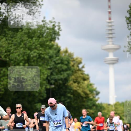 29.06.2025 - hella hamburg halbmarathon Dr. Thomas Lammeyer http://msf.ph/oto/8375860 29.06.2025 10:42:27 Kennedybrücke 1394, 1578, 1596, 1791, 1901, 2124, 3010, 3246, 3286, 3633, 3635, 3636, 3716, 3880, 4414, 4921, 5713, 5790, 5875, 6695, 6930, 7148, 7244, 7371, 7552, 8539, 8615, 8696, 9391, 9424, 9524, 10146, 11087, 11152, 11164 meine-sportfotos.de