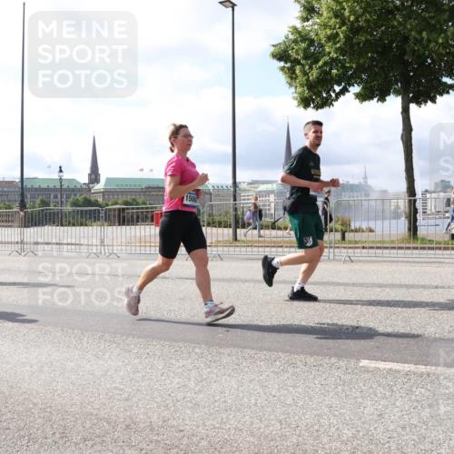 29.06.2025 - hella hamburg halbmarathon Lena Gebhardt http://msf.ph/oto/8375861 29.06.2025 10:02:26 Lombardsbrücke 866, 1500, 1128, 1254, 1364, 1432, 1453, 1702, 1733, 2142, 2322, 2323, 2685, 2712, 2819, 3169, 3225, 3780, 3976, 4066, 4985, 5763, 6166, 6295, 6322, 6708, 6860, 7031, 7049, 7189, 7223, 7243, 7323, 7869, 7888, 8003, 8364, 8624, 8662, 8749, 9020, 9021, 9131, 9156, 9353, 9554, 9741, 9928, 9986, 10177, 10295, 10539, 10866, 11191, 11515, 11554, 11670, 11702, 11782, 11871, 11938, 12315, 12316, 12491, 14471, 14660, 14677, 16420 meine-sportfotos.de