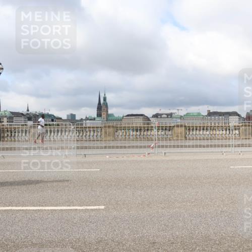 29.06.2025 - hella hamburg halbmarathon Lena Gebhardt http://msf.ph/oto/8375875 29.06.2025 09:13:10 Lombardsbrücke  meine-sportfotos.de