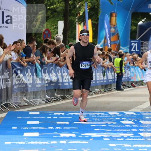 29.06.2025 - hella hamburg halbmarathon Strokosch-Dieckow http://msf.ph/oto/8375887 29.06.2025 10:26:37 Ziel 1065, 1577, 9565, 10848, 19076 meine-sportfotos.de