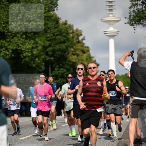 29.06.2025 - hella hamburg halbmarathon Dr. Thomas Lammeyer http://msf.ph/oto/8375888 29.06.2025 09:58:23 Kennedybrücke 1119, 1342, 1399, 1750, 1817, 1942, 2020, 2222, 2367, 2442, 2470, 2561, 2670, 2816, 2889, 2955, 3562, 4017, 4029, 4816, 5020, 5447, 5706, 5884, 6290, 6819, 6978, 6991, 7087, 7274, 7297, 7335, 7508, 7908, 8142, 8374, 8482, 8698, 8916, 8981, 9038, 9051, 9710, 9924, 9931, 10057, 11125, 11422 meine-sportfotos.de