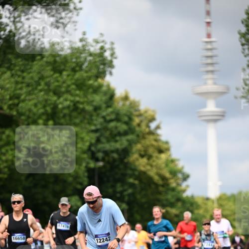 29.06.2025 - hella hamburg halbmarathon Dr. Thomas Lammeyer http://msf.ph/oto/8375894 29.06.2025 10:42:27 Kennedybrücke 1394, 1578, 1596, 1791, 1901, 2124, 3010, 3246, 3286, 3633, 3635, 3636, 3716, 3880, 4414, 4921, 5713, 5790, 5875, 6695, 6930, 7148, 7244, 7371, 7552, 8539, 8615, 8696, 9391, 9424, 9524, 10146, 11087, 11152, 11164 meine-sportfotos.de