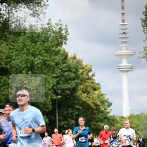 29.06.2025 - hella hamburg halbmarathon Dr. Thomas Lammeyer http://msf.ph/oto/8375956 29.06.2025 10:42:29 Kennedybrücke 1394, 1578, 1596, 1791, 1901, 2124, 3010, 3246, 3286, 3338, 3633, 3635, 3636, 3716, 3880, 4414, 4921, 5713, 5790, 5875, 6695, 6696, 6930, 7148, 7244, 7371, 7552, 8539, 8615, 8696, 9391, 9424, 9500, 9524, 10146, 11087, 11152, 11164 meine-sportfotos.de