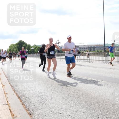 29.06.2025 - hella hamburg halbmarathon Lena Gebhardt http://msf.ph/oto/8375958 29.06.2025 10:15:11 Lombardsbrücke 8237, 317, 3513, 2140, 1071, 1296, 1379, 1524, 1575, 1745, 2046, 2140, 2281, 2601, 2690, 2720, 3025, 3454, 3507, 3509, 3513, 3650, 3691, 3844, 4495, 4641, 5271, 5608, 5800, 5981, 5986, 6181, 6248, 6317, 6935, 7195, 7439, 7452, 7809, 7810, 7881, 8055, 8237, 8239, 8256, 8275, 8522, 8563, 8609, 8755, 8854, 9113, 9173, 9307, 9423, 9847, 9911, 9975, 9997, 10391, 10589, 10717, 10858, 10963, 11271, 11598, 12457, 12521, 13197, 13453, 13500, 15150, 15740 meine-sportfotos.de
