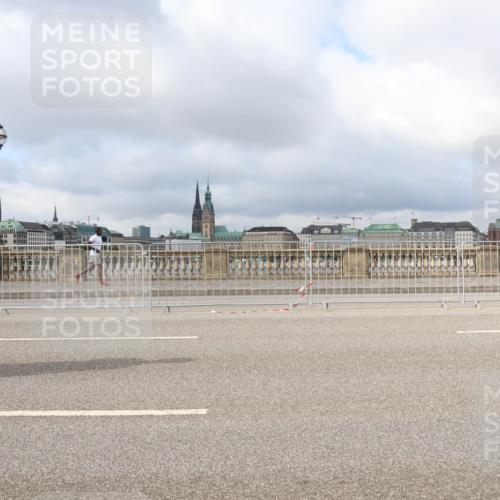 29.06.2025 - hella hamburg halbmarathon Lena Gebhardt http://msf.ph/oto/8375992 29.06.2025 09:13:10 Lombardsbrücke  meine-sportfotos.de