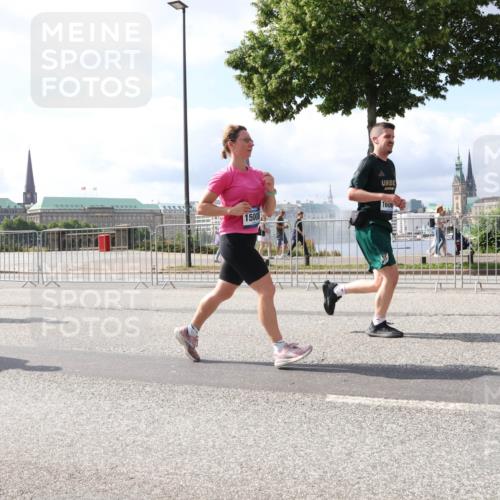 29.06.2025 - hella hamburg halbmarathon Lena Gebhardt http://msf.ph/oto/8376003 29.06.2025 10:02:26 Lombardsbrücke 15000, 16, 1128, 1254, 1364, 1432, 1453, 1702, 1733, 2142, 2322, 2323, 2685, 2712, 2819, 3169, 3225, 3780, 3976, 4066, 4985, 5763, 6166, 6295, 6322, 6708, 6860, 7031, 7049, 7189, 7223, 7243, 7323, 7869, 7888, 8003, 8364, 8624, 8662, 8749, 9020, 9021, 9131, 9156, 9353, 9554, 9741, 9928, 9986, 10177, 10295, 10539, 10866, 11191, 11515, 11554, 11670, 11702, 11782, 11871, 11938, 12315, 12316, 12491, 14471, 14660, 14677, 16420 meine-sportfotos.de
