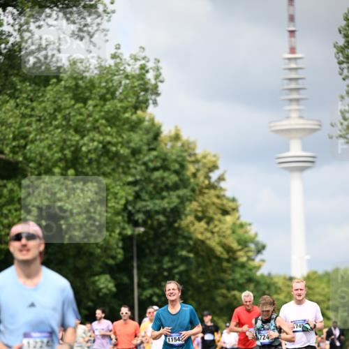 29.06.2025 - hella hamburg halbmarathon Dr. Thomas Lammeyer http://msf.ph/oto/8376022 29.06.2025 10:42:29 Kennedybrücke 1394, 1578, 1596, 1791, 1901, 2124, 3010, 3246, 3286, 3338, 3633, 3635, 3636, 3716, 3880, 4414, 4921, 5713, 5790, 5875, 6695, 6696, 6930, 7148, 7244, 7371, 7552, 8539, 8615, 8696, 9391, 9424, 9500, 9524, 10146, 11087, 11152, 11164 meine-sportfotos.de