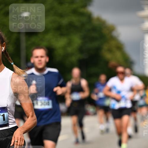 29.06.2025 - hella hamburg halbmarathon Dr. Thomas Lammeyer http://msf.ph/oto/8376027 29.06.2025 10:20:07 Kennedybrücke 1212, 1308, 1651, 2071, 2076, 2436, 2601, 2835, 3167, 4583, 4828, 5046, 8057, 8169, 8274, 8554, 8746, 9307, 9601, 9784, 9802, 9881, 10107, 10139, 10141, 10183, 10292, 10844, 11113, 11303 meine-sportfotos.de