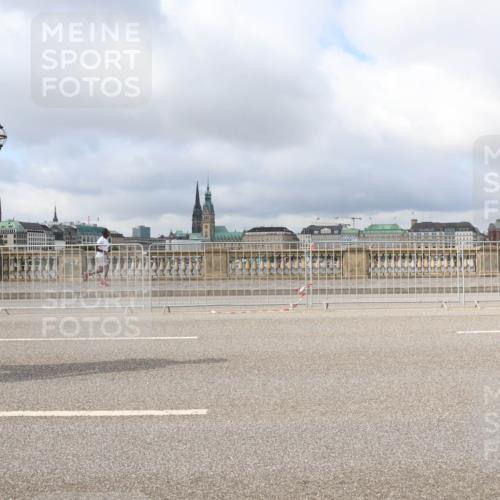 29.06.2025 - hella hamburg halbmarathon Lena Gebhardt http://msf.ph/oto/8376033 29.06.2025 09:13:10 Lombardsbrücke 1111 meine-sportfotos.de