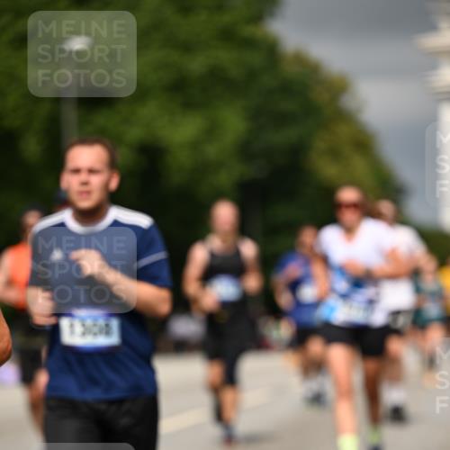29.06.2025 - hella hamburg halbmarathon Dr. Thomas Lammeyer http://msf.ph/oto/8376057 29.06.2025 10:20:07 Kennedybrücke 1212, 1308, 1651, 2071, 2076, 2436, 2601, 2835, 3167, 4583, 4828, 5046, 8057, 8169, 8274, 8554, 8746, 9307, 9601, 9784, 9802, 9881, 10107, 10139, 10141, 10183, 10292, 10844, 11113, 11303 meine-sportfotos.de