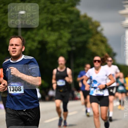 29.06.2025 - hella hamburg halbmarathon Dr. Thomas Lammeyer http://msf.ph/oto/8376071 29.06.2025 10:20:08 Kennedybrücke 1212, 1308, 1651, 2071, 2076, 2436, 2601, 2835, 3167, 4583, 4828, 5046, 8057, 8169, 8274, 8554, 8746, 9307, 9601, 9784, 9802, 9881, 10107, 10139, 10141, 10183, 10292, 10844, 11113, 11303 meine-sportfotos.de