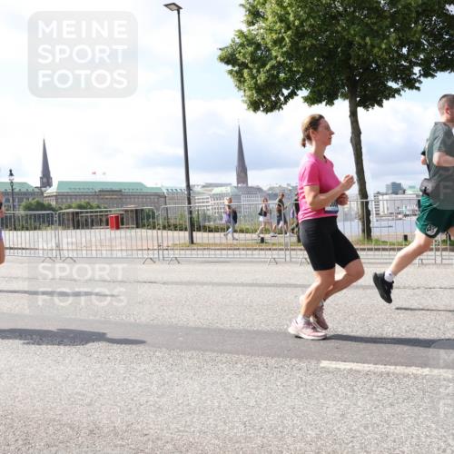 29.06.2025 - hella hamburg halbmarathon Lena Gebhardt http://msf.ph/oto/8376076 29.06.2025 10:02:27 Lombardsbrücke 10866, 6295, 1128, 1254, 1364, 1432, 1453, 1702, 1733, 2142, 2322, 2323, 2685, 2712, 2819, 3169, 3225, 3780, 3919, 3976, 4066, 4985, 5763, 6166, 6295, 6322, 6708, 6860, 7031, 7049, 7189, 7223, 7243, 7323, 7869, 7888, 8003, 8364, 8624, 8662, 8749, 9020, 9021, 9131, 9156, 9353, 9554, 9741, 9928, 9986, 10177, 10295, 10539, 10866, 11191, 11250, 11515, 11554, 11670, 11702, 11782, 11871, 11938, 11968, 12315, 12316, 12491, 14660, 14677, 16420 meine-sportfotos.de