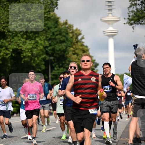 29.06.2025 - hella hamburg halbmarathon Dr. Thomas Lammeyer http://msf.ph/oto/8376077 29.06.2025 09:58:24 Kennedybrücke 1119, 1342, 1399, 1750, 1817, 1942, 2020, 2222, 2367, 2442, 2470, 2561, 2670, 2816, 2889, 2955, 3562, 4017, 4029, 4816, 5020, 5447, 5706, 5884, 6290, 6819, 6978, 6991, 7087, 7274, 7297, 7335, 7508, 7908, 8142, 8374, 8482, 8657, 8698, 8916, 8981, 9038, 9051, 9710, 9924, 9931, 10057, 11125, 11422 meine-sportfotos.de