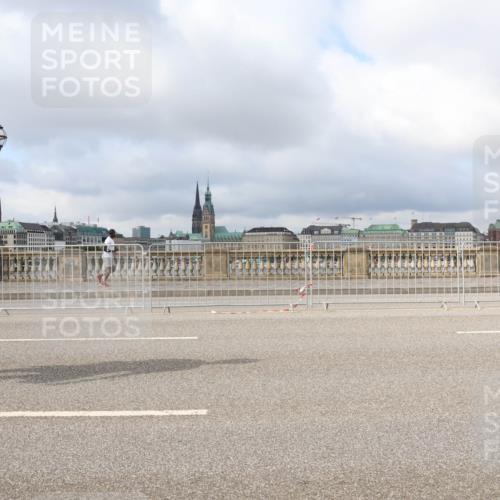 29.06.2025 - hella hamburg halbmarathon Lena Gebhardt http://msf.ph/oto/8376103 29.06.2025 09:13:10 Lombardsbrücke  meine-sportfotos.de