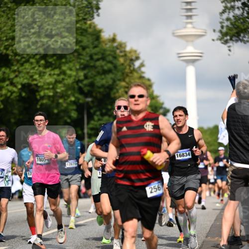 29.06.2025 - hella hamburg halbmarathon Dr. Thomas Lammeyer http://msf.ph/oto/8376107 29.06.2025 09:58:24 Kennedybrücke 1119, 1342, 1399, 1750, 1817, 1942, 2020, 2222, 2367, 2442, 2470, 2561, 2670, 2816, 2889, 2955, 3562, 4017, 4029, 4816, 5020, 5447, 5706, 5884, 6290, 6819, 6978, 6991, 7087, 7274, 7297, 7335, 7508, 7908, 8142, 8374, 8482, 8657, 8698, 8916, 8981, 9038, 9051, 9710, 9924, 9931, 10057, 11125, 11422 meine-sportfotos.de
