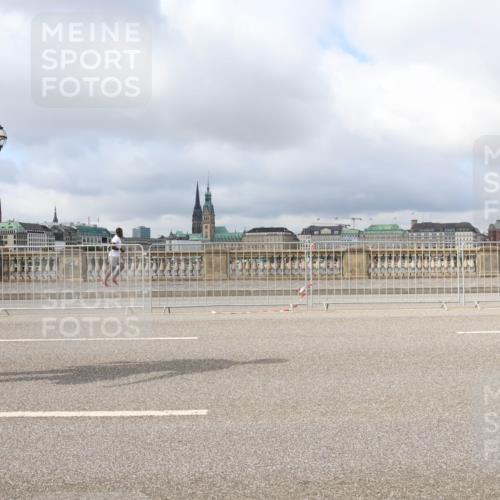 29.06.2025 - hella hamburg halbmarathon Lena Gebhardt http://msf.ph/oto/8376138 29.06.2025 09:13:10 Lombardsbrücke  meine-sportfotos.de