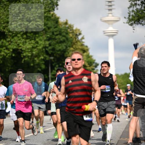 29.06.2025 - hella hamburg halbmarathon Dr. Thomas Lammeyer http://msf.ph/oto/8376158 29.06.2025 09:58:24 Kennedybrücke 1119, 1342, 1399, 1750, 1817, 1942, 2020, 2222, 2367, 2442, 2470, 2561, 2670, 2816, 2889, 2955, 3562, 4017, 4029, 4816, 5020, 5447, 5706, 5884, 6290, 6819, 6978, 6991, 7087, 7274, 7297, 7335, 7508, 7908, 8142, 8374, 8482, 8657, 8698, 8916, 8981, 9038, 9051, 9710, 9924, 9931, 10057, 11125, 11422 meine-sportfotos.de