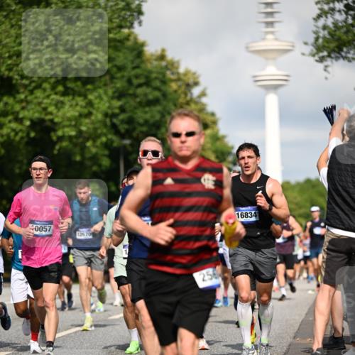 29.06.2025 - hella hamburg halbmarathon Dr. Thomas Lammeyer http://msf.ph/oto/8376171 29.06.2025 09:58:25 Kennedybrücke 1119, 1342, 1399, 1750, 1817, 1942, 2020, 2222, 2367, 2442, 2470, 2561, 2670, 2816, 2889, 2955, 3562, 4017, 4816, 5020, 5447, 5884, 6290, 6819, 6978, 6991, 7087, 7274, 7297, 7335, 7508, 7908, 8142, 8374, 8482, 8657, 8698, 8916, 8981, 9038, 9051, 9710, 9924, 9931, 10057, 11125, 11422 meine-sportfotos.de