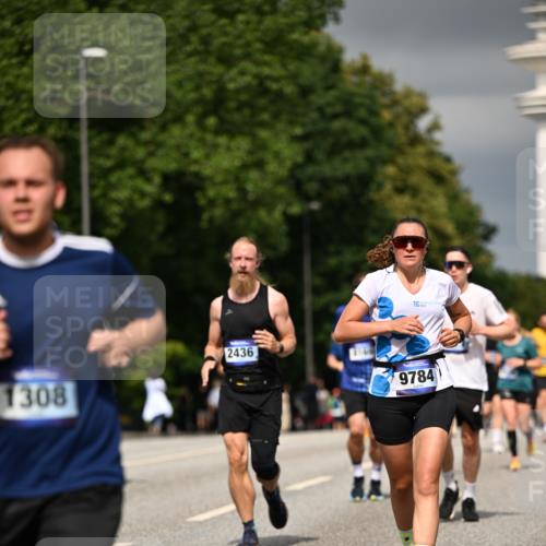 29.06.2025 - hella hamburg halbmarathon Dr. Thomas Lammeyer http://msf.ph/oto/8376190 29.06.2025 10:20:08 Kennedybrücke 1212, 1308, 1651, 2071, 2076, 2436, 2601, 2835, 3167, 4583, 4828, 5046, 8057, 8169, 8274, 8554, 8746, 9307, 9601, 9784, 9802, 9881, 10107, 10139, 10141, 10183, 10292, 10844, 11113, 11303 meine-sportfotos.de