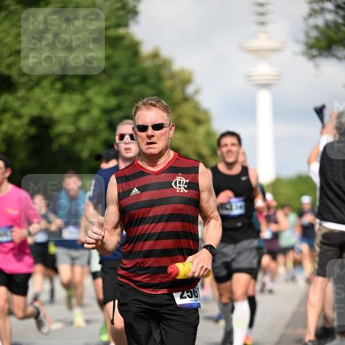 29.06.2025 - hella hamburg halbmarathon Dr. Thomas Lammeyer http://msf.ph/oto/8376200 29.06.2025 09:58:25 Kennedybrücke 1119, 1342, 1399, 1750, 1817, 1942, 2020, 2222, 2367, 2442, 2470, 2561, 2670, 2816, 2889, 2955, 3562, 4017, 4816, 5020, 5447, 5884, 6290, 6819, 6978, 6991, 7087, 7274, 7297, 7335, 7508, 7908, 8142, 8374, 8482, 8657, 8698, 8916, 8981, 9038, 9051, 9710, 9924, 9931, 10057, 11125, 11422 meine-sportfotos.de