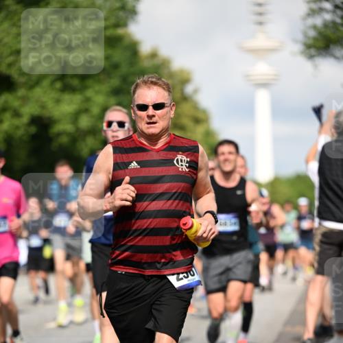 29.06.2025 - hella hamburg halbmarathon Dr. Thomas Lammeyer http://msf.ph/oto/8376208 29.06.2025 09:58:25 Kennedybrücke 1119, 1342, 1399, 1750, 1817, 1942, 2020, 2222, 2367, 2442, 2470, 2561, 2670, 2816, 2889, 2955, 3562, 4017, 4816, 5020, 5447, 5884, 6290, 6819, 6978, 6991, 7087, 7274, 7297, 7335, 7508, 7908, 8142, 8374, 8482, 8657, 8698, 8916, 8981, 9038, 9051, 9710, 9924, 9931, 10057, 11125, 11422 meine-sportfotos.de