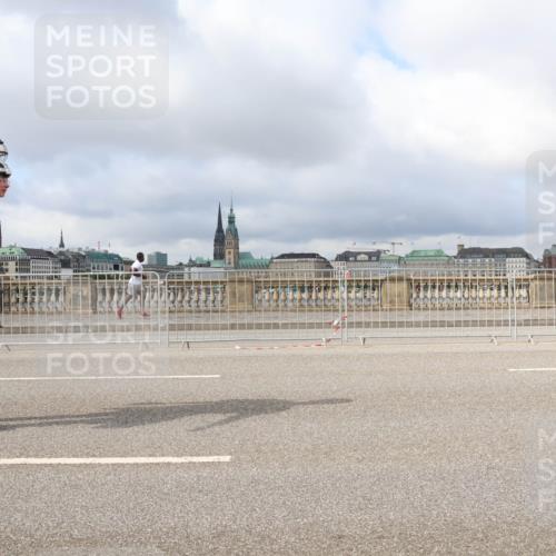 29.06.2025 - hella hamburg halbmarathon Lena Gebhardt http://msf.ph/oto/8376213 29.06.2025 09:13:10 Lombardsbrücke 312 meine-sportfotos.de