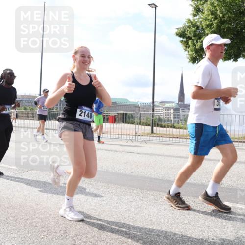 29.06.2025 - hella hamburg halbmarathon Lena Gebhardt http://msf.ph/oto/8376224 29.06.2025 10:15:13 Lombardsbrücke 2140, 317, 1071, 1296, 1379, 1524, 1575, 1745, 2046, 2140, 2281, 2601, 2690, 2720, 3025, 3454, 3507, 3509, 3513, 3650, 3691, 3844, 4495, 4641, 5271, 5608, 5739, 5800, 5986, 6181, 6248, 6317, 6935, 7195, 7439, 7452, 7809, 7810, 7881, 8055, 8237, 8239, 8256, 8275, 8522, 8563, 8609, 8854, 9113, 9173, 9307, 9423, 9847, 9911, 9975, 9997, 10391, 10589, 10717, 10858, 10963, 11271, 11598, 12457, 12521, 13197, 13453, 13500, 15150, 15740 meine-sportfotos.de