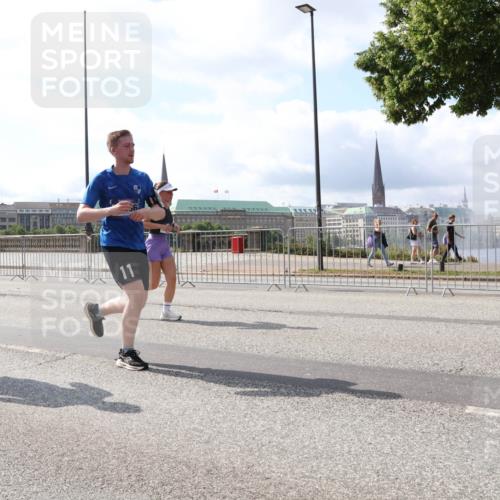 29.06.2025 - hella hamburg halbmarathon Lena Gebhardt http://msf.ph/oto/8376237 29.06.2025 10:02:27 Lombardsbrücke 11, 1128, 1254, 1364, 1432, 1453, 1702, 1733, 2142, 2322, 2323, 2685, 2712, 2819, 3169, 3225, 3780, 3919, 3976, 4066, 4985, 5763, 6166, 6295, 6322, 6708, 6860, 7031, 7049, 7189, 7223, 7243, 7323, 7869, 7888, 8003, 8364, 8624, 8662, 8749, 9020, 9021, 9131, 9156, 9353, 9554, 9741, 9928, 9986, 10177, 10295, 10539, 10866, 11191, 11250, 11515, 11554, 11670, 11702, 11782, 11871, 11938, 11968, 12315, 12316, 12491, 14660, 14677, 16420 meine-sportfotos.de