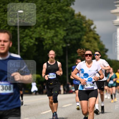 29.06.2025 - hella hamburg halbmarathon Dr. Thomas Lammeyer http://msf.ph/oto/8376240 29.06.2025 10:20:08 Kennedybrücke 1212, 1308, 1651, 2071, 2076, 2436, 2601, 2835, 3167, 4583, 4828, 5046, 8057, 8169, 8274, 8554, 8746, 9307, 9601, 9784, 9802, 9881, 10107, 10139, 10141, 10183, 10292, 10844, 11113, 11303 meine-sportfotos.de