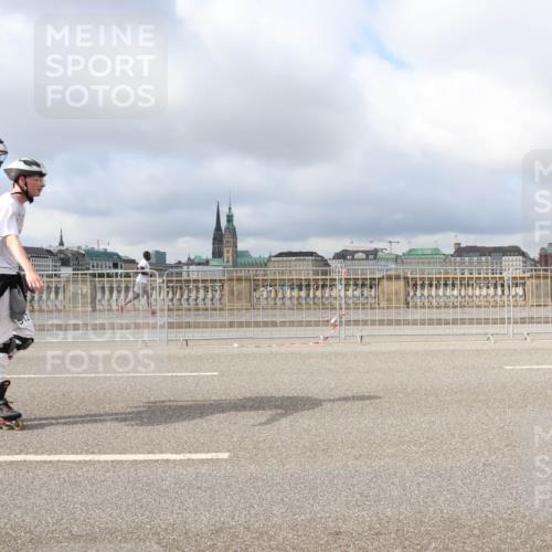 29.06.2025 - hella hamburg halbmarathon Lena Gebhardt http://msf.ph/oto/8376245 29.06.2025 09:13:10 Lombardsbrücke  meine-sportfotos.de