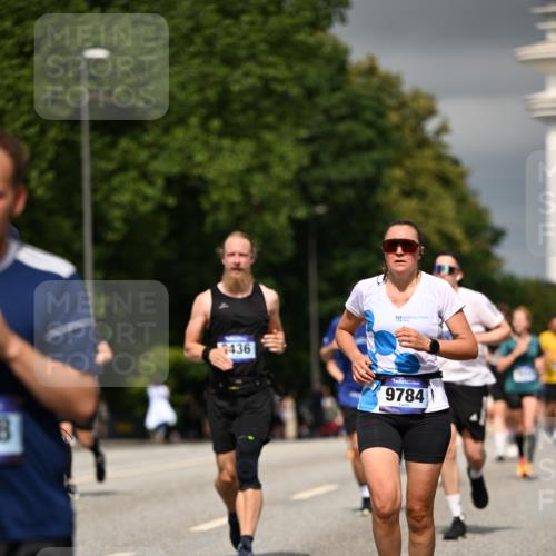 29.06.2025 - hella hamburg halbmarathon Dr. Thomas Lammeyer http://msf.ph/oto/8376255 29.06.2025 10:20:08 Kennedybrücke 1212, 1308, 1651, 2071, 2076, 2436, 2601, 2835, 3167, 4583, 4828, 5046, 8057, 8169, 8274, 8554, 8746, 9307, 9601, 9784, 9802, 9881, 10107, 10139, 10141, 10183, 10292, 10844, 11113, 11303 meine-sportfotos.de