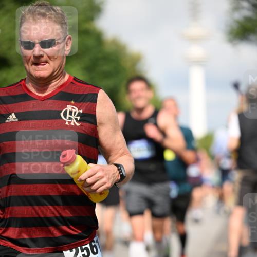 29.06.2025 - hella hamburg halbmarathon Dr. Thomas Lammeyer http://msf.ph/oto/8376279 29.06.2025 09:58:26 Kennedybrücke 1119, 1342, 1399, 1549, 1750, 1817, 1942, 2020, 2222, 2367, 2442, 2561, 2670, 2816, 2889, 2955, 3562, 4017, 4816, 5447, 5884, 6290, 6923, 6978, 6991, 7087, 7274, 7297, 7335, 7508, 7908, 8142, 8482, 8657, 8698, 8916, 8981, 9038, 9710, 9924, 9931, 10057, 11125, 11422 meine-sportfotos.de