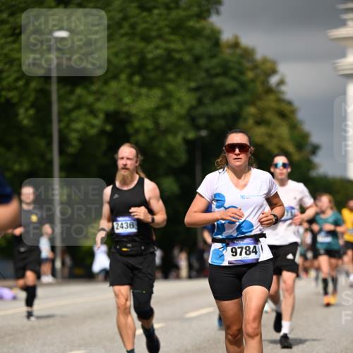29.06.2025 - hella hamburg halbmarathon Dr. Thomas Lammeyer http://msf.ph/oto/8376320 29.06.2025 10:20:08 Kennedybrücke 1212, 1308, 1651, 2071, 2076, 2436, 2601, 2835, 3167, 4583, 4828, 5046, 8057, 8169, 8274, 8554, 8746, 9307, 9601, 9784, 9802, 9881, 10107, 10139, 10141, 10183, 10292, 10844, 11113, 11303 meine-sportfotos.de