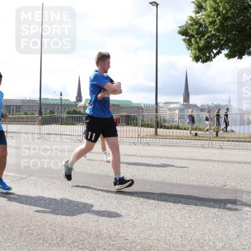 29.06.2025 - hella hamburg halbmarathon Lena Gebhardt http://msf.ph/oto/8376336 29.06.2025 10:02:27 Lombardsbrücke 11, 1128, 1254, 1364, 1432, 1453, 1702, 1733, 2142, 2322, 2323, 2685, 2712, 2819, 3169, 3225, 3780, 3919, 3976, 4066, 4985, 5763, 6166, 6295, 6322, 6708, 6860, 7031, 7049, 7189, 7223, 7243, 7323, 7869, 7888, 8003, 8364, 8624, 8662, 8749, 9020, 9021, 9131, 9156, 9353, 9554, 9741, 9928, 9986, 10177, 10295, 10539, 10866, 11191, 11250, 11515, 11554, 11670, 11702, 11782, 11871, 11938, 11968, 12315, 12316, 12491, 14660, 14677, 16420 meine-sportfotos.de
