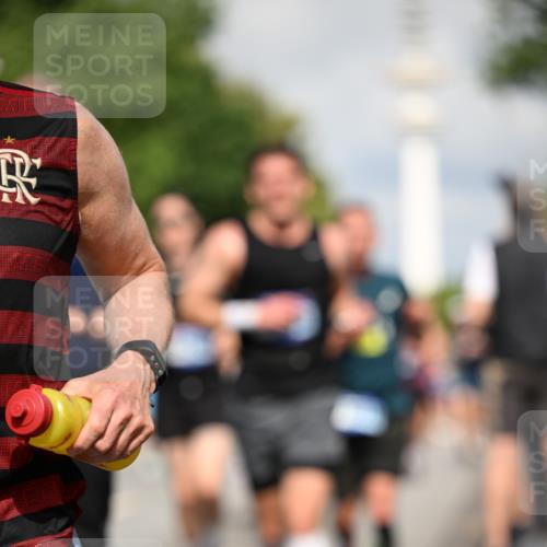 29.06.2025 - hella hamburg halbmarathon Dr. Thomas Lammeyer http://msf.ph/oto/8376376 29.06.2025 09:58:27 Kennedybrücke 1119, 1342, 1399, 1549, 1750, 1817, 1942, 2020, 2222, 2367, 2442, 2561, 2670, 2816, 2889, 2955, 3562, 4017, 4816, 5447, 5884, 6290, 6389, 6923, 6978, 6991, 7087, 7274, 7297, 7335, 7508, 7908, 8482, 8657, 8698, 8916, 8981, 9038, 9661, 9710, 9924, 9931, 10057, 11125, 11422 meine-sportfotos.de
