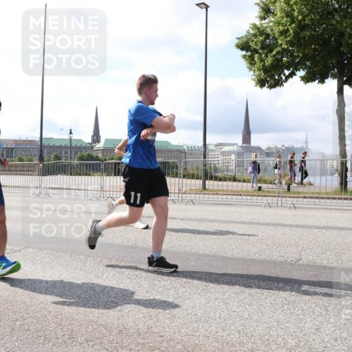 29.06.2025 - hella hamburg halbmarathon Lena Gebhardt http://msf.ph/oto/8376377 29.06.2025 10:02:27 Lombardsbrücke 1128, 1254, 1364, 1432, 1453, 1702, 1733, 2142, 2322, 2323, 2685, 2712, 2819, 3169, 3225, 3780, 3919, 3976, 4066, 4985, 5763, 6166, 6295, 6322, 6708, 6860, 7031, 7049, 7189, 7223, 7243, 7323, 7869, 7888, 8003, 8364, 8624, 8662, 8749, 9020, 9021, 9131, 9156, 9353, 9554, 9741, 9928, 9986, 10177, 10295, 10539, 10866, 11191, 11250, 11515, 11554, 11670, 11702, 11782, 11871, 11938, 11968, 12315, 12316, 12491, 14660, 14677, 16420 meine-sportfotos.de