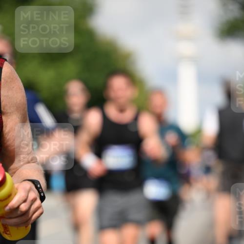 29.06.2025 - hella hamburg halbmarathon Dr. Thomas Lammeyer http://msf.ph/oto/8376394 29.06.2025 09:58:27 Kennedybrücke 1119, 1342, 1399, 1549, 1750, 1817, 1942, 2020, 2222, 2367, 2442, 2561, 2670, 2816, 2889, 2955, 3562, 4017, 4816, 5447, 5884, 6290, 6389, 6923, 6978, 6991, 7087, 7274, 7297, 7335, 7508, 7908, 8482, 8657, 8698, 8916, 8981, 9038, 9661, 9710, 9924, 9931, 10057, 11125, 11422 meine-sportfotos.de