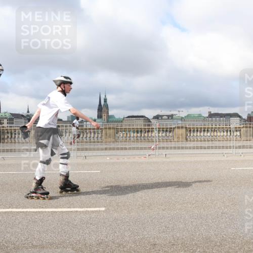 29.06.2025 - hella hamburg halbmarathon Lena Gebhardt http://msf.ph/oto/8376417 29.06.2025 09:13:10 Lombardsbrücke  meine-sportfotos.de