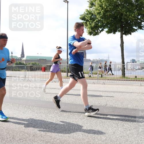 29.06.2025 - hella hamburg halbmarathon Lena Gebhardt http://msf.ph/oto/8376453 29.06.2025 10:02:27 Lombardsbrücke 11, 1128, 1254, 1364, 1432, 1453, 1702, 1733, 2142, 2322, 2323, 2685, 2712, 2819, 3169, 3225, 3780, 3919, 3976, 4066, 4985, 5763, 6166, 6295, 6322, 6708, 6860, 7031, 7049, 7189, 7223, 7243, 7323, 7869, 7888, 8003, 8364, 8624, 8662, 8749, 9020, 9021, 9131, 9156, 9353, 9554, 9741, 9928, 9986, 10177, 10295, 10539, 10866, 11191, 11250, 11515, 11554, 11670, 11702, 11782, 11871, 11938, 11968, 12315, 12316, 12491, 14660, 14677, 16420 meine-sportfotos.de