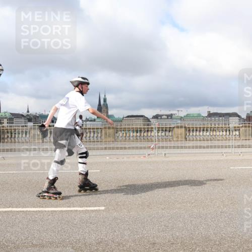 29.06.2025 - hella hamburg halbmarathon Lena Gebhardt http://msf.ph/oto/8376465 29.06.2025 09:13:10 Lombardsbrücke 5 meine-sportfotos.de