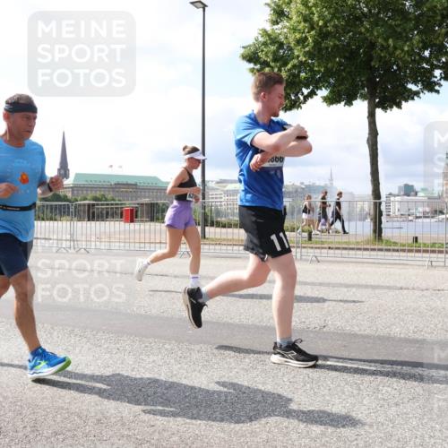 29.06.2025 - hella hamburg halbmarathon Lena Gebhardt http://msf.ph/oto/8376516 29.06.2025 10:02:28 Lombardsbrücke 62, 11, 1128, 1254, 1364, 1432, 1453, 1702, 1733, 2142, 2322, 2323, 2685, 2712, 2819, 3169, 3225, 3780, 3919, 3976, 4066, 4985, 5734, 5763, 6166, 6295, 6322, 6708, 6752, 6860, 7031, 7049, 7189, 7223, 7243, 7323, 7869, 7888, 8003, 8364, 8624, 8662, 8749, 9006, 9020, 9021, 9131, 9156, 9353, 9554, 9741, 9928, 9986, 10128, 10295, 10539, 10866, 11191, 11250, 11515, 11554, 11670, 11702, 11782, 11871, 11938, 11968, 12315, 12316, 12491, 14660, 14677, 16420 meine-sportfotos.de