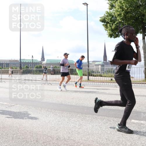 29.06.2025 - hella hamburg halbmarathon Lena Gebhardt http://msf.ph/oto/8376558 29.06.2025 10:15:14 Lombardsbrücke 823, 631, 1071, 1296, 1379, 1524, 1575, 1745, 2046, 2140, 2281, 2601, 2690, 2720, 3025, 3454, 3507, 3509, 3513, 3650, 3691, 3844, 4495, 4641, 5271, 5608, 5739, 5800, 5986, 6181, 6248, 6317, 7195, 7439, 7452, 7809, 7810, 7881, 8055, 8237, 8239, 8256, 8275, 8522, 8563, 8609, 8854, 9113, 9173, 9307, 9423, 9847, 9911, 9975, 9997, 10391, 10589, 10717, 10858, 10963, 11271, 11598, 12457, 12521, 13197, 13453, 13500, 15150, 15740 meine-sportfotos.de