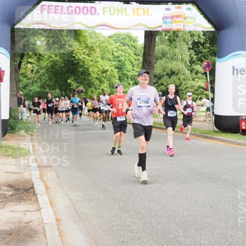 29.06.2025 - hella hamburg halbmarathon MichiJ http://msf.ph/oto/8376563 29.06.2025 10:45:28 Zwischen KM18-KM19 1946, 1951, 2159, 4796, 7189, 9655, 10268, 11605, 12734, 12779, 13512, 14673, 16409, 16563, 16924, 17967, 18327 meine-sportfotos.de
