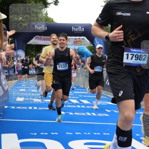 29.06.2025 - hella hamburg halbmarathon Strokosch-Dieckow http://msf.ph/oto/8376564 29.06.2025 10:48:21 Ziel 1537, 3747, 5129, 5362, 5528, 6081, 6923, 7367, 7599, 8216, 9262, 9770, 11211, 11451, 11467, 12549, 12840, 13962, 14797, 14990, 15629, 15735, 17745, 17855, 17982, 18790, 18923, 18963, 19127 meine-sportfotos.de