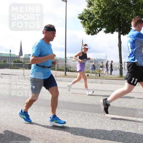 29.06.2025 - hella hamburg halbmarathon Lena Gebhardt http://msf.ph/oto/8376567 29.06.2025 10:02:28 Lombardsbrücke 11, 1128, 1254, 1364, 1432, 1453, 1702, 1733, 2142, 2322, 2323, 2685, 2712, 2819, 3169, 3225, 3780, 3919, 3976, 4066, 4985, 5734, 5763, 6166, 6295, 6322, 6708, 6752, 6860, 7031, 7049, 7189, 7223, 7243, 7323, 7869, 7888, 8003, 8364, 8624, 8662, 8749, 9006, 9020, 9021, 9131, 9156, 9353, 9554, 9741, 9928, 9986, 10128, 10295, 10539, 10866, 11191, 11250, 11515, 11554, 11670, 11702, 11782, 11871, 11938, 11968, 12315, 12316, 12491, 14660, 14677, 16420 meine-sportfotos.de