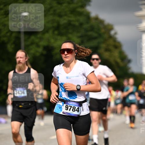 29.06.2025 - hella hamburg halbmarathon Dr. Thomas Lammeyer http://msf.ph/oto/8376629 29.06.2025 10:20:10 Kennedybrücke 1212, 1308, 1651, 2071, 2076, 2165, 2436, 2601, 2803, 2835, 4583, 4828, 5046, 7158, 8057, 8169, 8274, 8295, 8554, 8746, 9307, 9601, 9784, 9802, 9881, 10107, 10139, 10141, 10183, 10292, 10844, 11113, 11303 meine-sportfotos.de