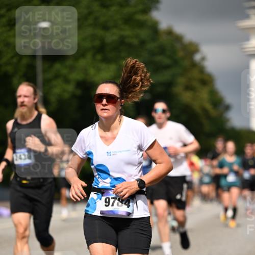 29.06.2025 - hella hamburg halbmarathon Dr. Thomas Lammeyer http://msf.ph/oto/8376673 29.06.2025 10:20:10 Kennedybrücke 1212, 1308, 1651, 2071, 2076, 2165, 2436, 2601, 2803, 2835, 4583, 4828, 5046, 7158, 8057, 8169, 8274, 8295, 8554, 8746, 9307, 9601, 9784, 9802, 9881, 10107, 10139, 10141, 10183, 10292, 10844, 11113, 11303 meine-sportfotos.de