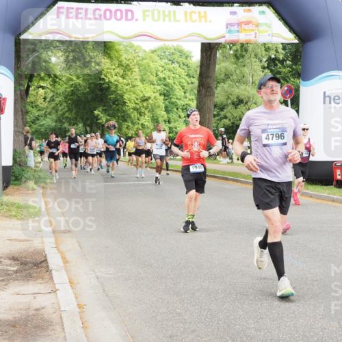 29.06.2025 - hella hamburg halbmarathon MichiJ http://msf.ph/oto/8376710 29.06.2025 10:45:29 Zwischen KM18-KM19 1946, 1951, 2159, 4796, 7189, 9655, 10268, 11605, 12144, 12734, 13512, 14673, 16563, 16924, 18327 meine-sportfotos.de