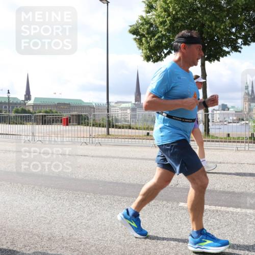 29.06.2025 - hella hamburg halbmarathon Lena Gebhardt http://msf.ph/oto/8376720 29.06.2025 10:02:28 Lombardsbrücke 2142, 1128, 1254, 1364, 1432, 1453, 1702, 1733, 2142, 2322, 2323, 2685, 2712, 2819, 3169, 3225, 3780, 3919, 3976, 4066, 4985, 5734, 5763, 6166, 6295, 6322, 6708, 6752, 6860, 7031, 7049, 7189, 7223, 7243, 7323, 7869, 7888, 8003, 8364, 8624, 8662, 8749, 9006, 9020, 9021, 9131, 9156, 9353, 9554, 9741, 9928, 9986, 10128, 10295, 10539, 10866, 11191, 11250, 11515, 11554, 11670, 11702, 11782, 11871, 11938, 11968, 12315, 12316, 12491, 14660, 14677, 16420 meine-sportfotos.de